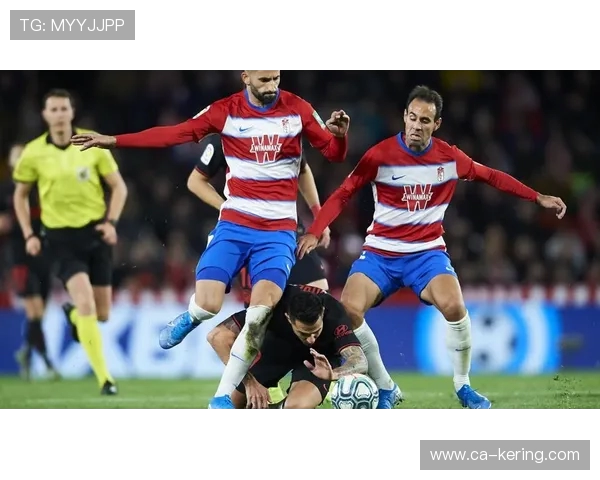 上海足球队以62分稳居冠军赛积分榜首位追赶者紧随其后