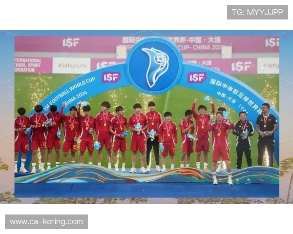 成都足球队逆袭之路杯赛特别报道展现拼搏精神与团队力量 成都足球队逆袭之路杯赛特别报道展现拼搏精神与团队力量